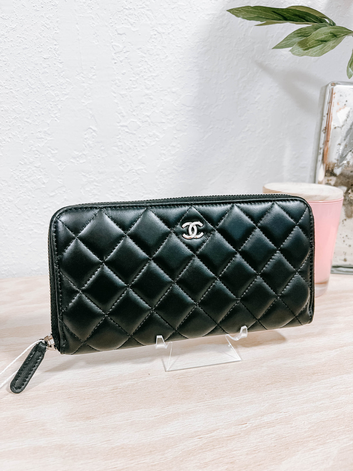 Pre-Owned Chanel Black Lambskin Zippy Wallet *Final Sale*