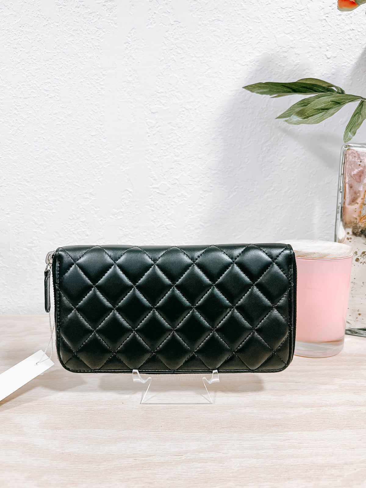 Pre-Owned Chanel Black Lambskin Zippy Wallet *Final Sale*